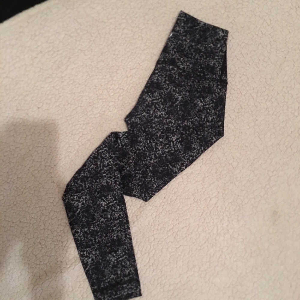 (SOLD)Lululemon Leggings - Picture 3 of 7